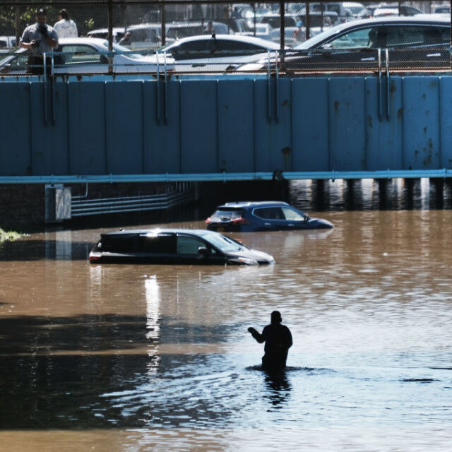 Най-малко 20 са жертвите на наводненията в Ню Йорк
