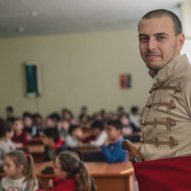 Учител преподава история на България по нетрадиционен начин