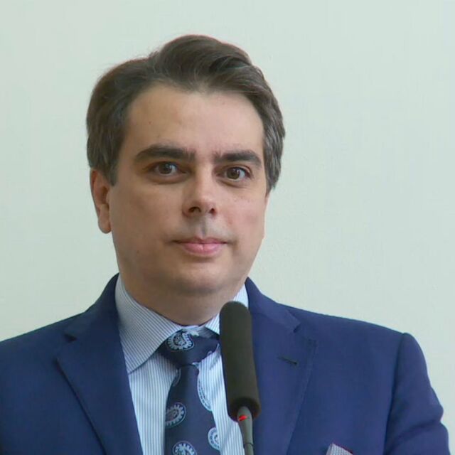 Асен Василев: Няма как да се направи партия до изборите