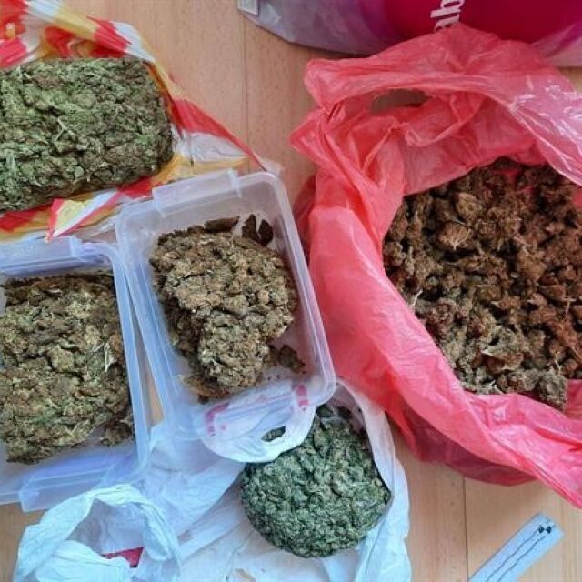 Полицията иззе близо килограм марихуана в София
