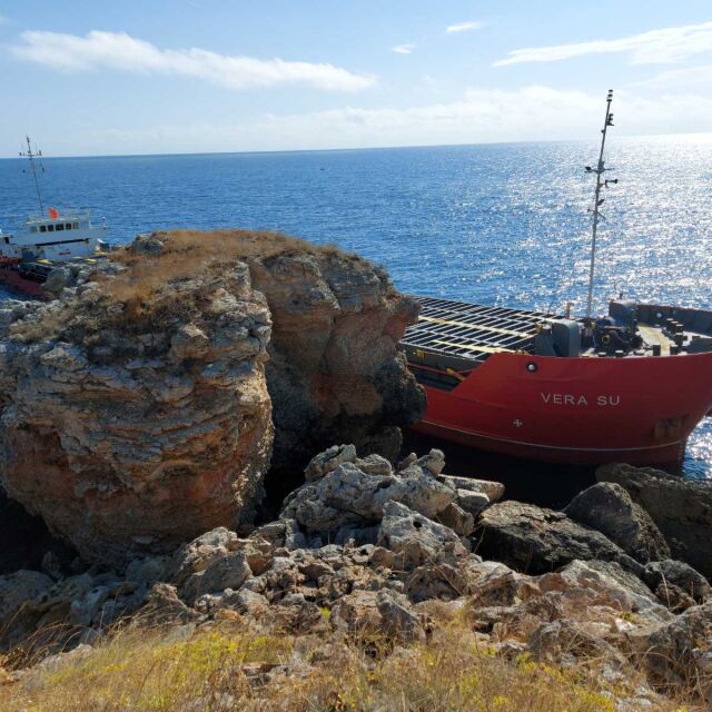 Товарен кораб е заседнал в Черно море в близост до Каварна