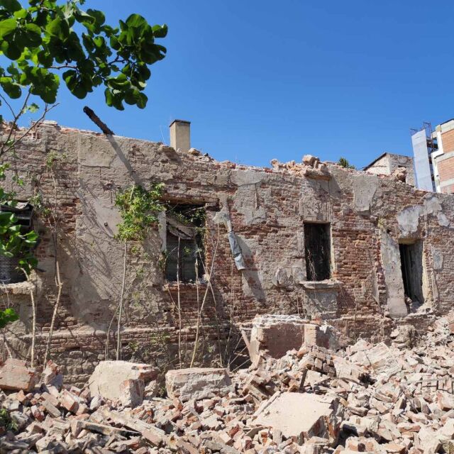 Разрушават склад в Тютюневия град в Пловдив
