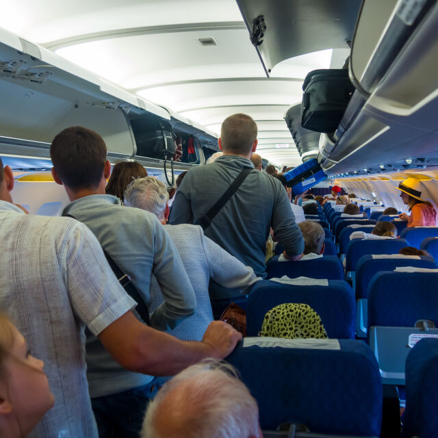 Преди полет: Пътник изпрати голата си снимка на останалите пасажери 
