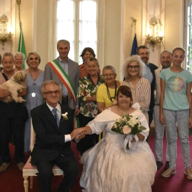 Двойка бездомници в Италия сключиха брак след 30 години живот на летището