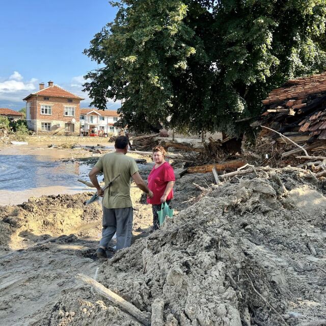 Хората в наводнените села очакват решение кои къщи ще бъдат бутнати 