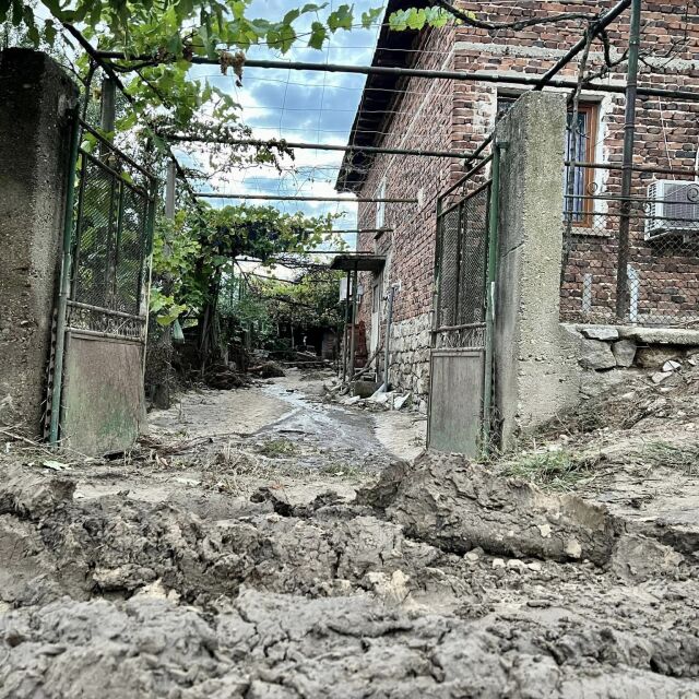 Има отпуснати 8,5 млн. лв. за отстраняване на щетите от наводнението в карловските села