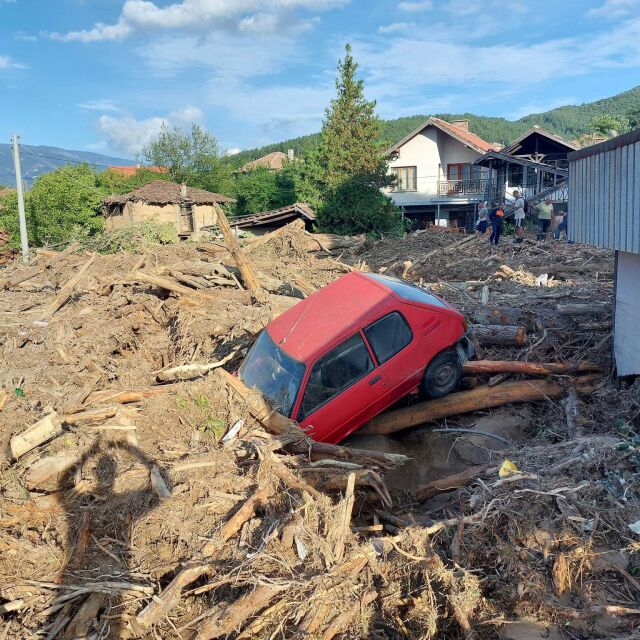 Всички хора с пострадали домове след наводненията в Карловско са подслонени