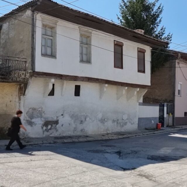 Държавата проучва какво може да направи за рушащата се къща на Димитър Талев