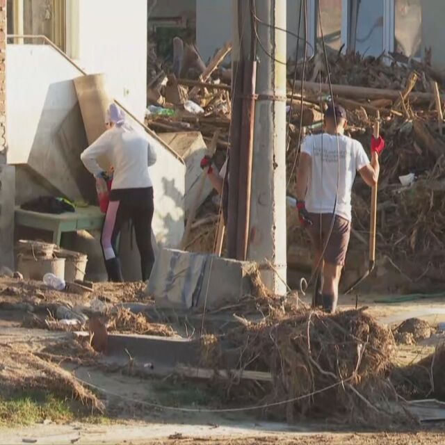 След наводненията: Хората в селата разчитат на помощта на държавата и доброволците