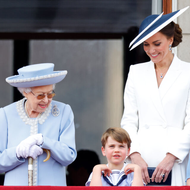 Малкият принц Луи за Елизабет II: Поне сега прабаба и прадядо са заедно