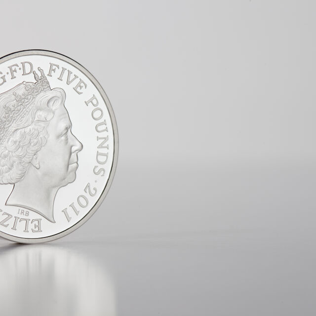 Как се променя лика на кралицата върху монетите за 70 години?