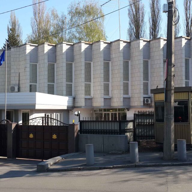 Посолството на България в Киев възстанови работата си