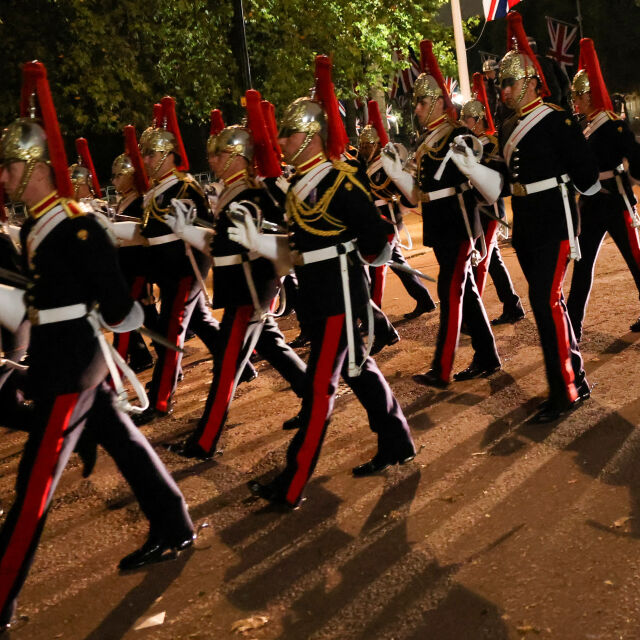 Репетиция на военните в Лондон за погребението на Елизабет II (ГАЛЕРИЯ)