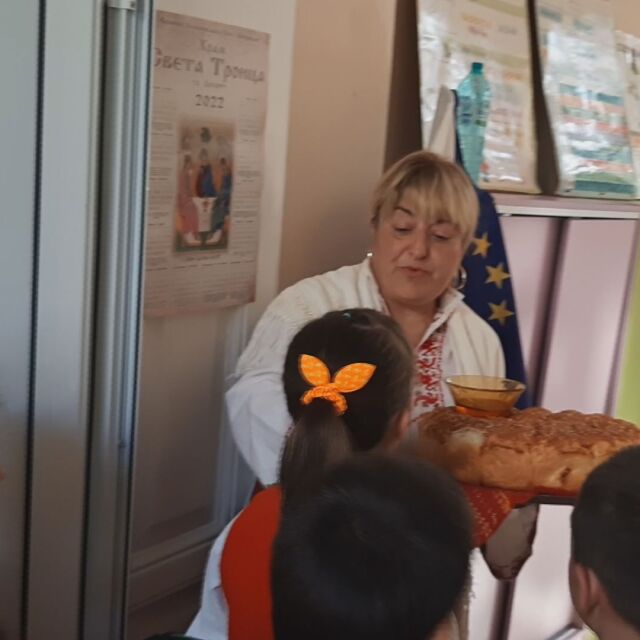 15 септември в "Аз, репортерът": Пита с мед посреща учениците в Добрич