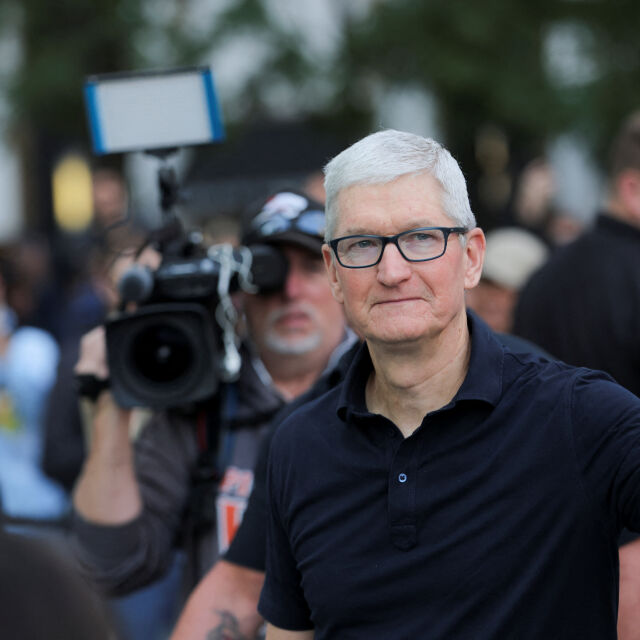 Apple намали заплата на Тим Кук с 40%