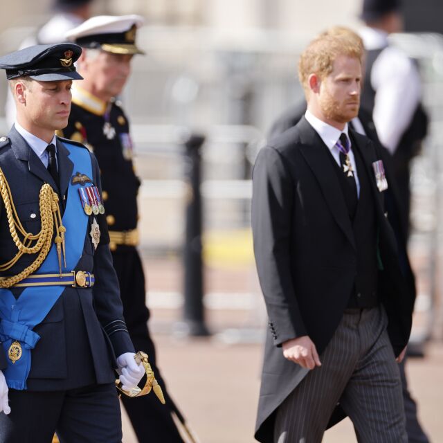 Принц Хари ще бъде с военна униформа на бдението около ковчега на Елизабет II 