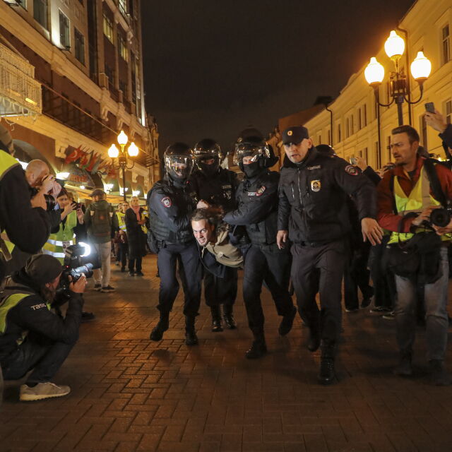 Срещу Путин: Над 1400 души бяха арестувани на протестите в Русия 