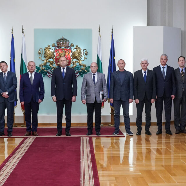 Извънредно: Среща при президента за войната в Украйна 