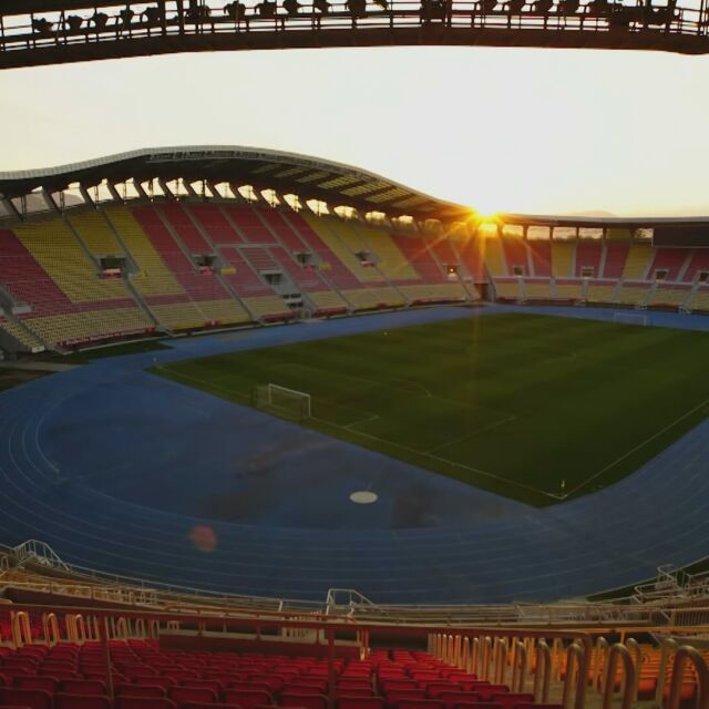 Защо стадионът в Скопие е кръстен на певец?
