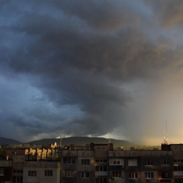 129 сигнала са подадени към аварийните служби след бурята в София