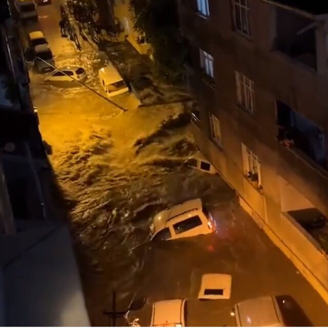 Проливни дъждове и в Истанбул