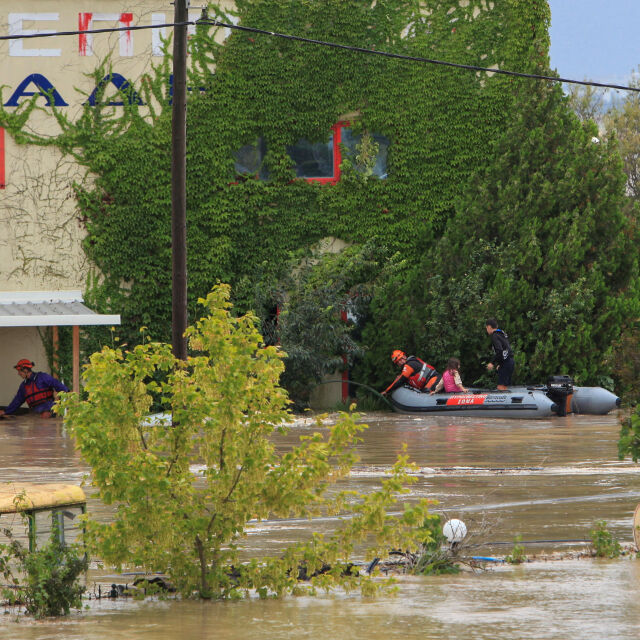 Сериозни наводнения с жертви и в Гърция и Турция