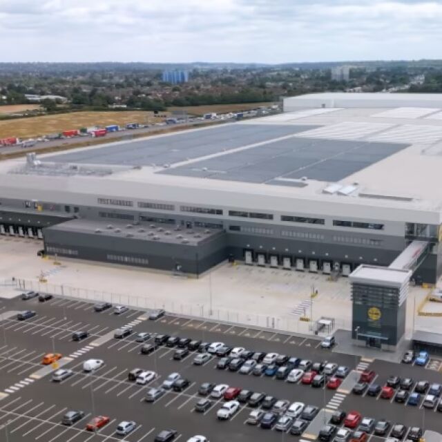 Най-големият склад на Lidl в света отвори врати