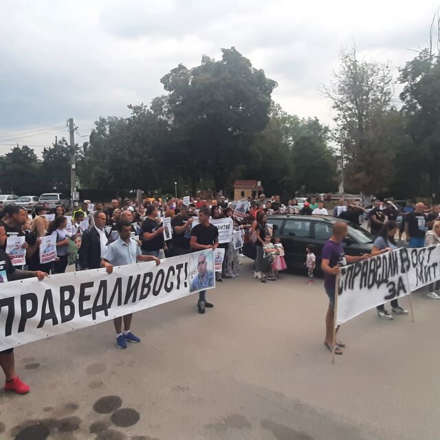 Пореден протест в Цалапица: Искат незабавно задържане на виновните за смъртта на Димитър Малинов
