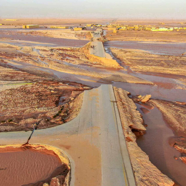  Смъртоносните наводнения: Европейска комисия изпраща незабавна помощ на Либия 