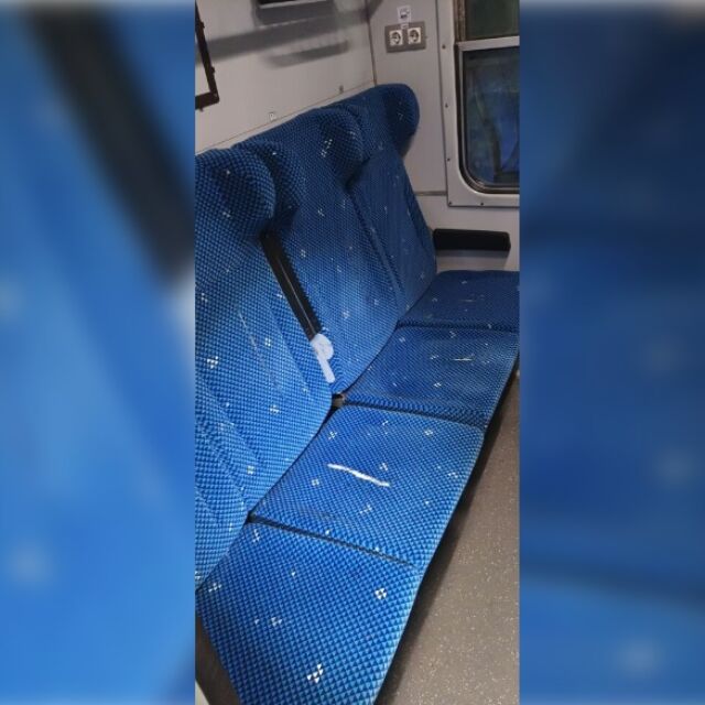 Вандали нарязаха чисто нови седалки във влак на БДЖ