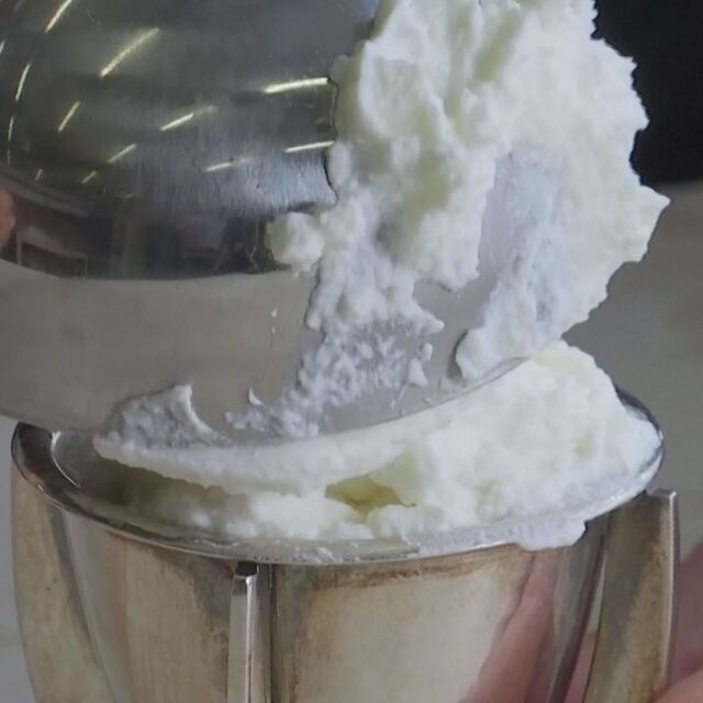 Първият в света сладолед, направен от пластмаса: Бихте ли го изяли? (ВИДЕО)