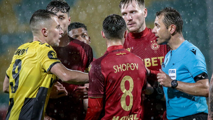 Ботев Пловдив удари ЦСКА след меле и червени картони