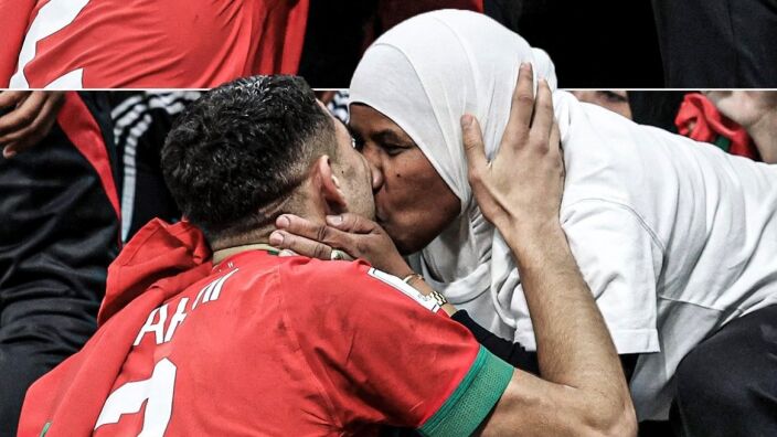 Героят на Мароко отпразнува триумфа с майка си (ВИДЕО)
