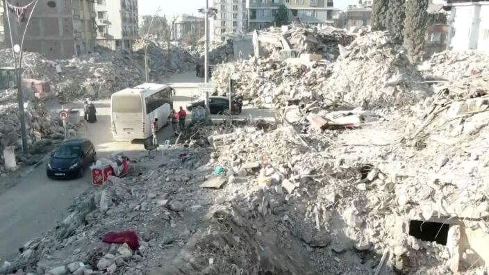 Кадри от дрон показват разрушенията от земетресението в Хатай (ВИДЕО)