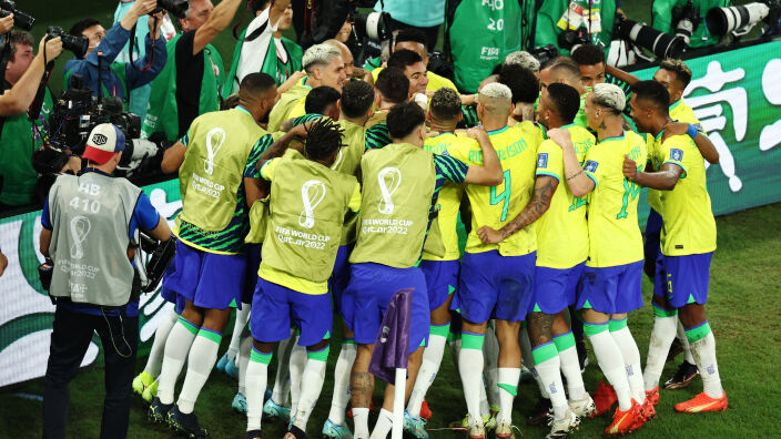 Самба в понеделник вечер: Бразилия е на осминафинал
