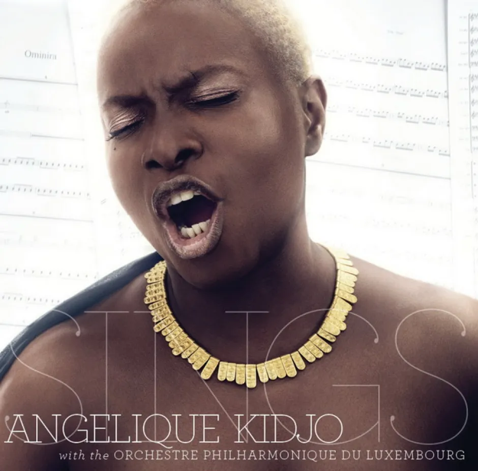 Мечтаният свят на хармония и доброта в новия албум Sings на Анджелик Киджо, записан с Филхармонията на Люксембург и перкусионисти от Бенин