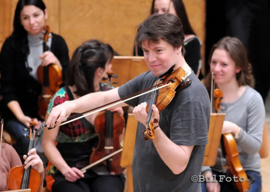 Цигуларят Джошуа Бел е звездата на Европейския музикален фестивал. Посрещаме го на 13 май в Зала 1 на НДК