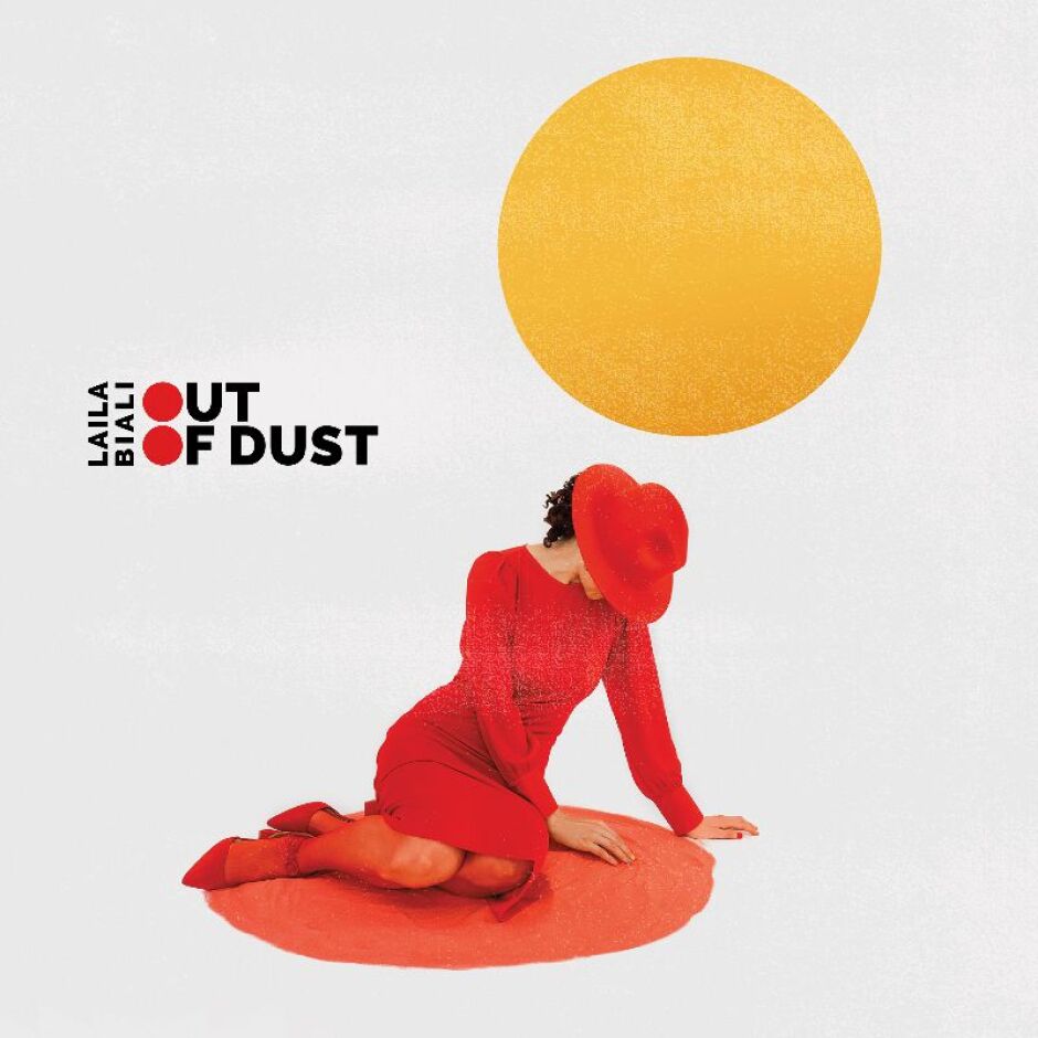 Лайла Биали празнува живота в новия си албум Out of Dust