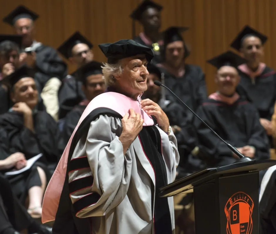 Джон Маклафлин стана почетен доктор по музика на колежа „Бъркли“