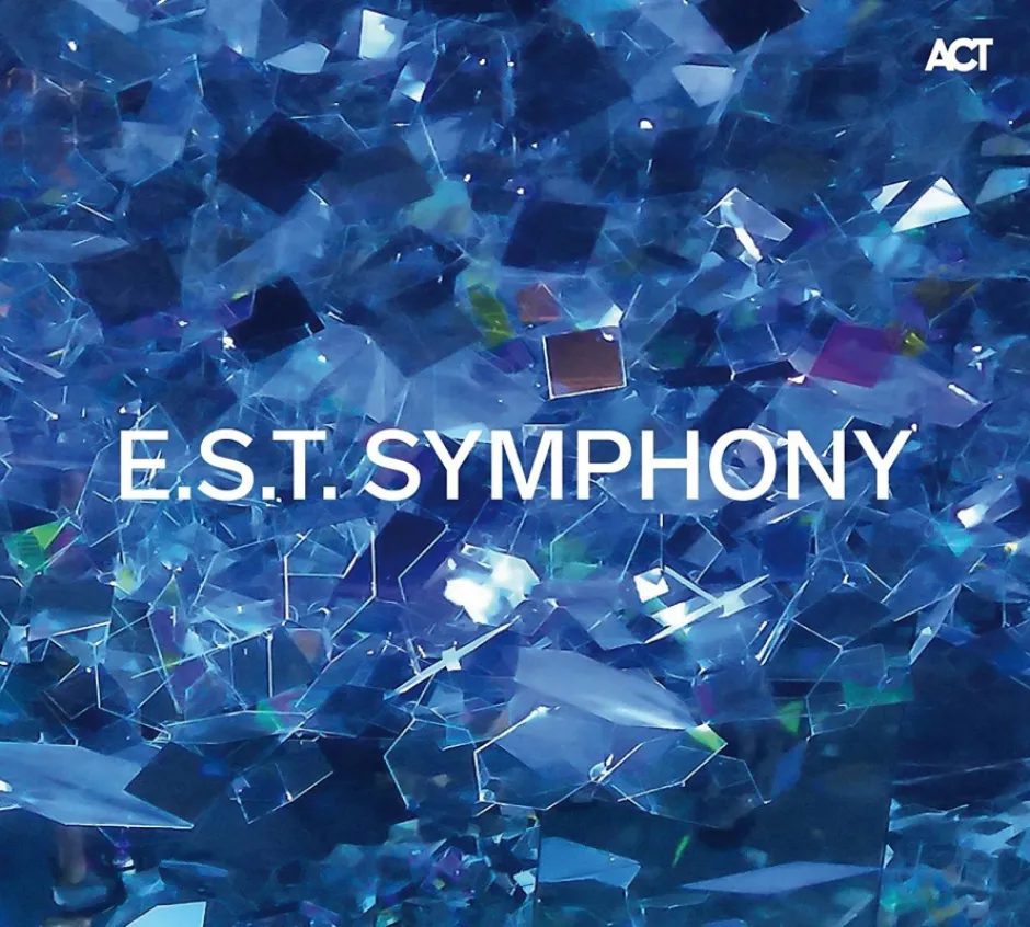 Красивата музика на Есбьорн Свенсон поема по нов път в албума E.S.T. Symphony, записан от Кралския стокхолмски филхармоничен оркестър