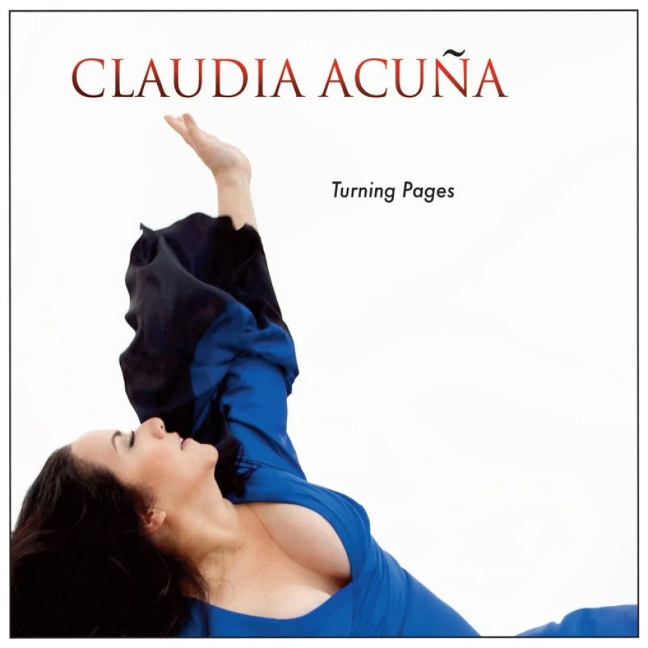 10 години след последната си продукция Клаудия Акуня затваря страницата на съзряването с албума Turning Pages