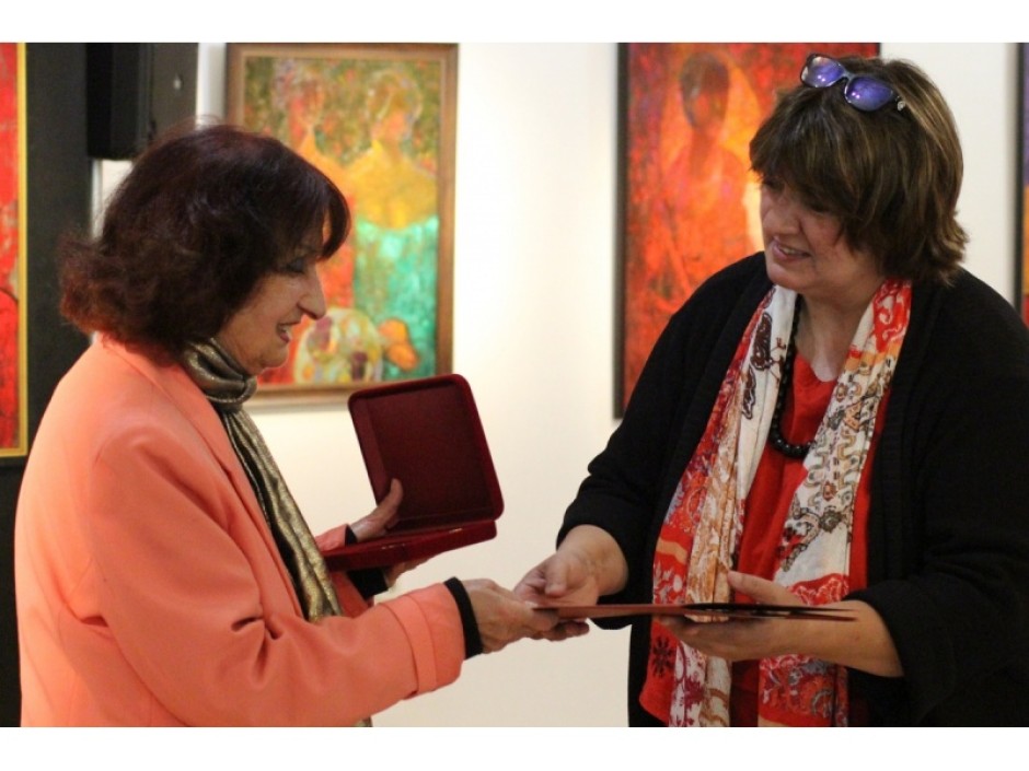 Мими Николова получи отличието „Златен век“ – най-високата награда на Министерство на културата