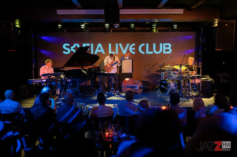 Трима големи – Джоуи Калдерацо, Джон Патитучи и Дейв Уекъл, сътвориха паметно преживяване за публиката в Sofia Live Club