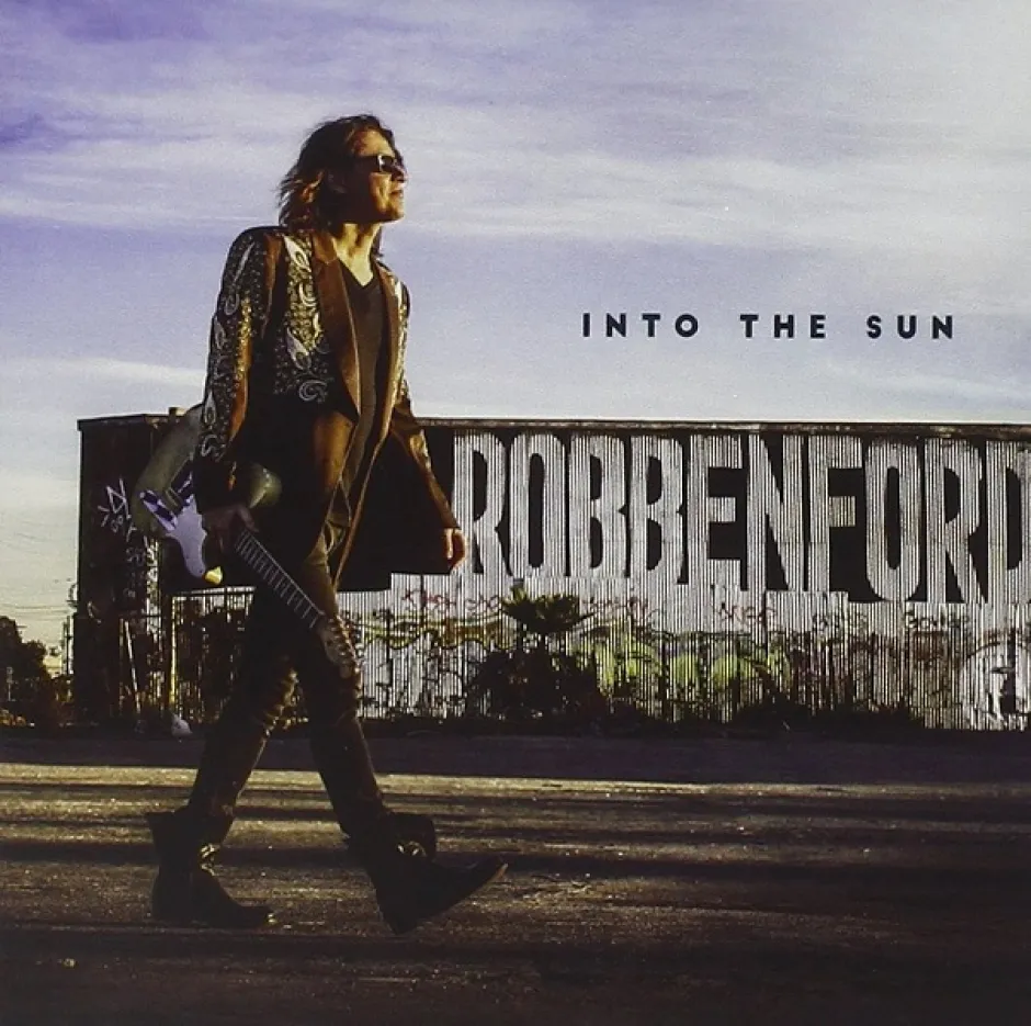В Into the Sun Робен Форд търси нови идеи в музиката, използвайки съвременния джазов език