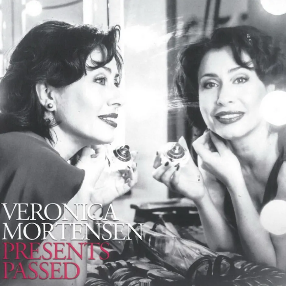 Бисери от световната музикална съкровищница в албума Presents Passed на Вероника Мортенсен 