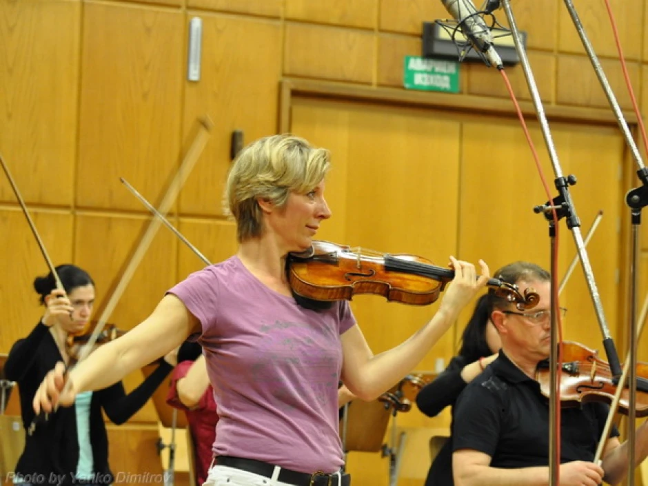 Червената цигулка „Страдивариус“ и Оркестърът на Класик ФМ в записания у нас нов албум на Елизабет Питкерн