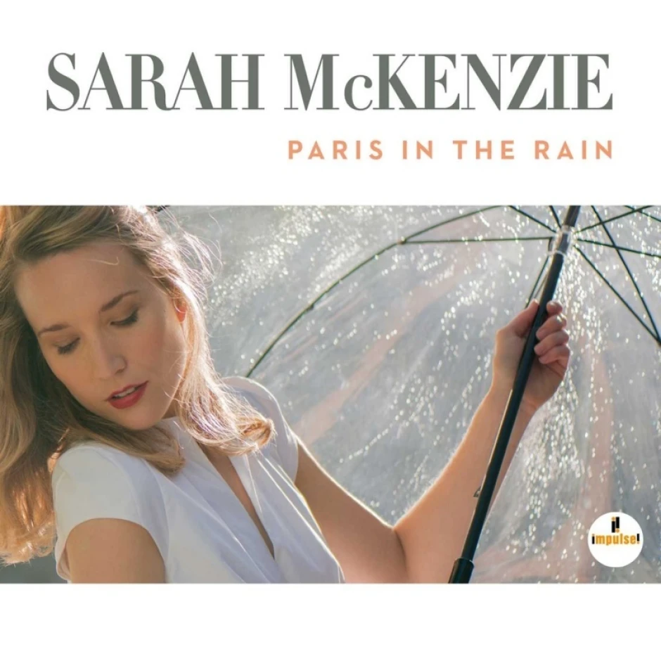 28-годишната австралийка Сара Макензи пее, свири, композира и аранжира в биографичния албум за пътешествията си в Европа Paris in the Rain