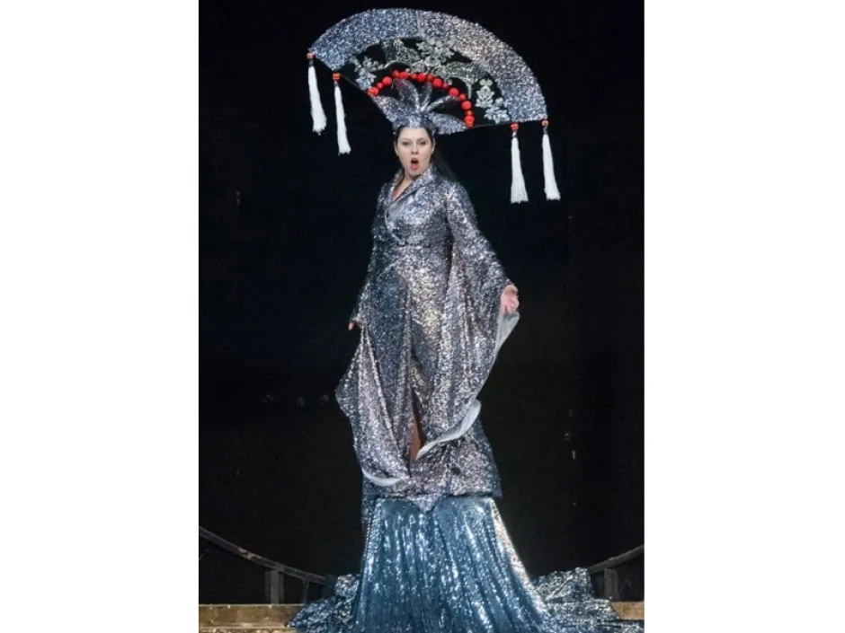 Цветелина Василева е Турандот, а Амади Лага – Калаф, в спектакъла на Държавна опера – Стара Загора в Народния театър днес