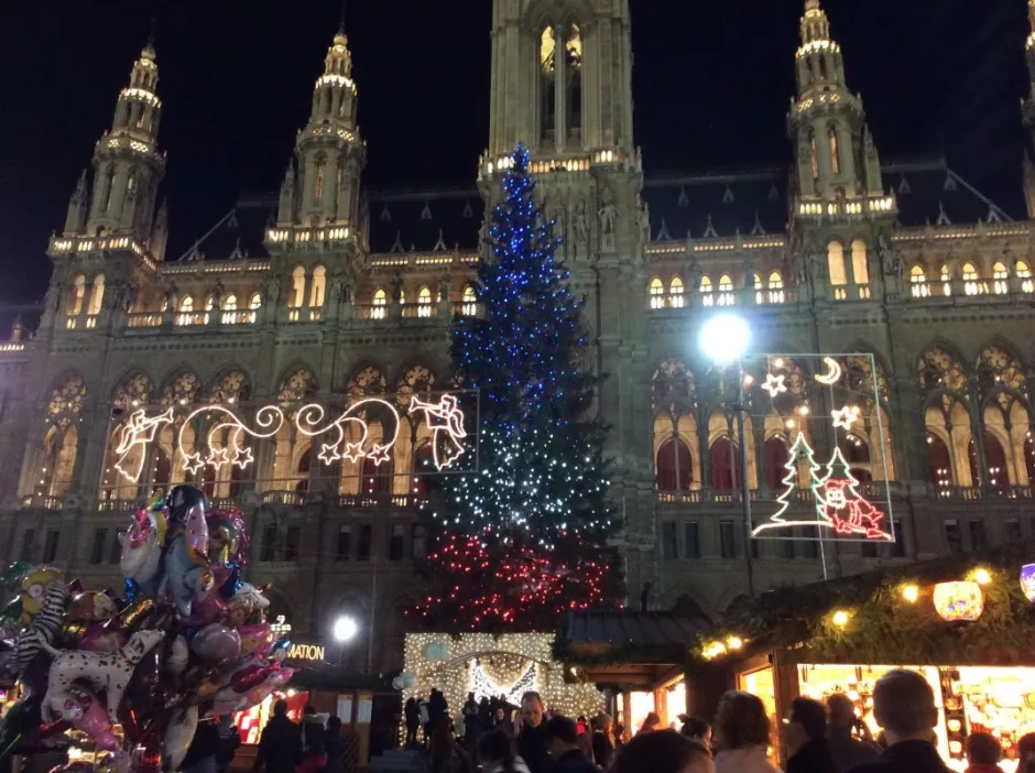 Коледните базари във Виена очакват над 8 милиона посетители