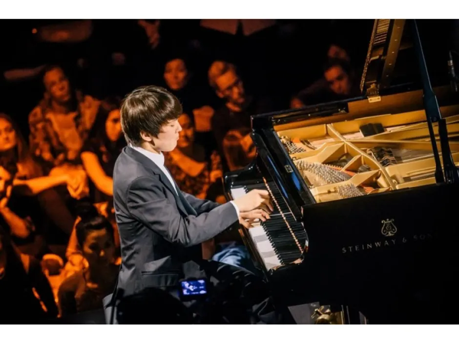 Най-прочутият млад пианист Сънг-Джин Чо идва днес за концерт на „Пиано екстраваганца“